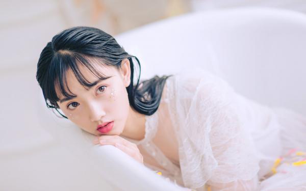 《卢凌风秋意浓》残灯尚燃焰芯冷章节目录在线阅读