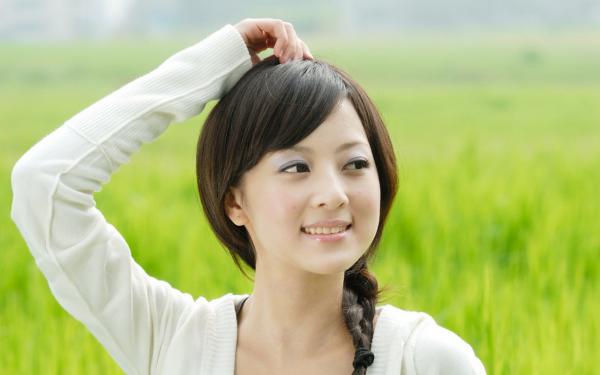 《重回七零，手握医毒空间，独美》最新章节列表 第4章 女人身影